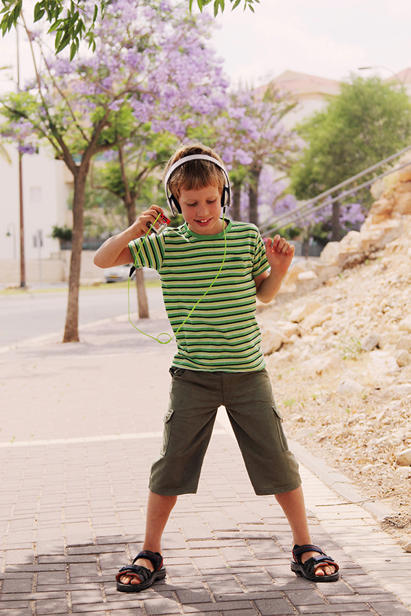 Autistic-Boy-with-headphones
